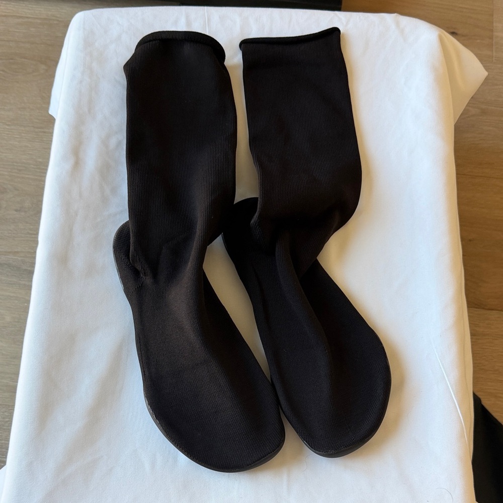 Yeezy  Black sneaker Socks